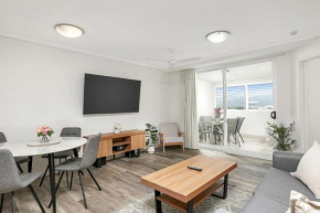 'Aqua Vista' Chic Seaside Vibes with Rooftop Pool